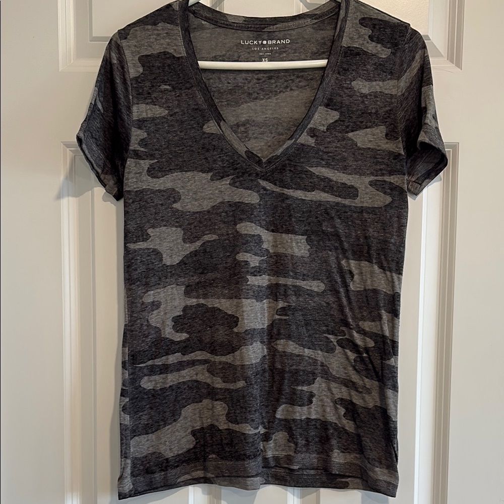Lucky Brand Women's Green/Gray Camo V-Neck Top